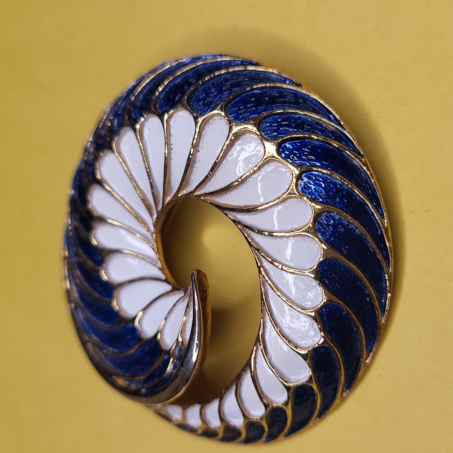 Vintage Blue And White Swirl Brooch 25$